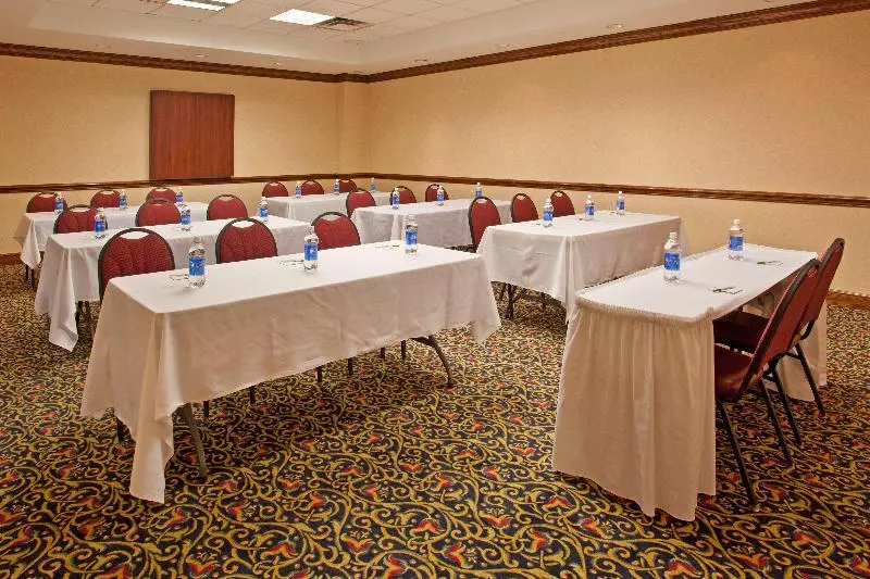فندق Holiday Inn Weirtonsteubenville Area