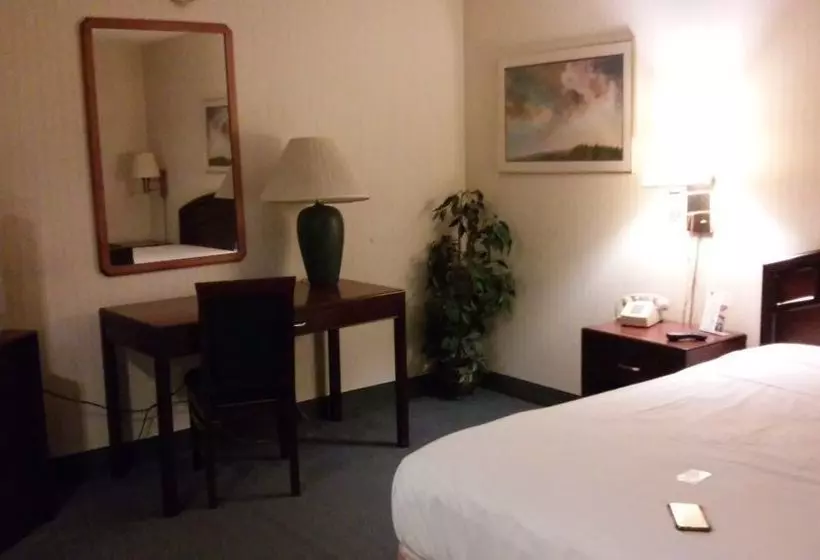 هتل Raintree Inn New Castle