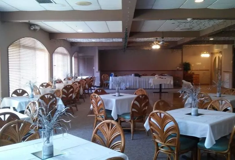 هتل Raintree Inn New Castle