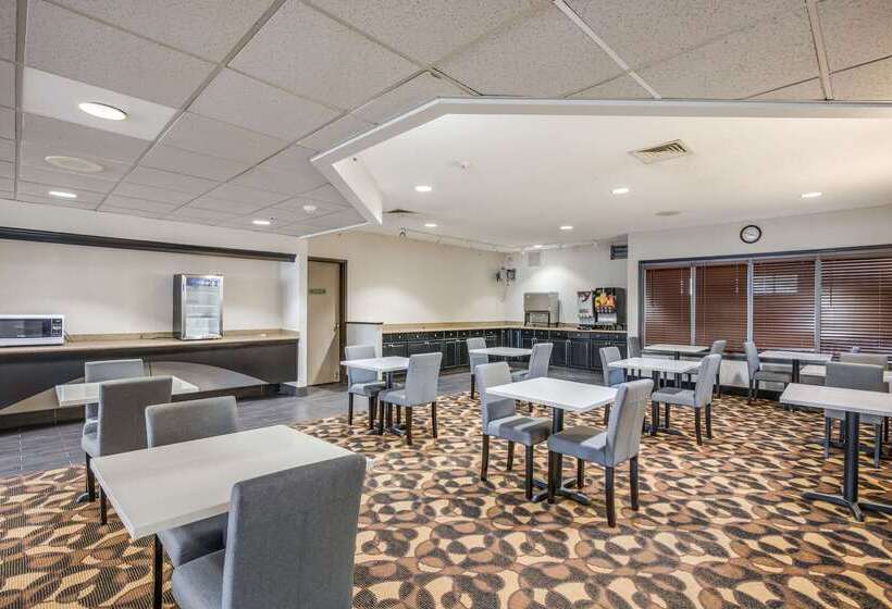 Отель Comfort Suites Stevens Point
