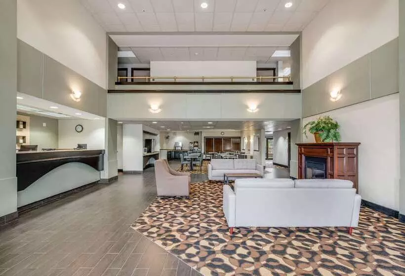 Отель Comfort Suites Stevens Point