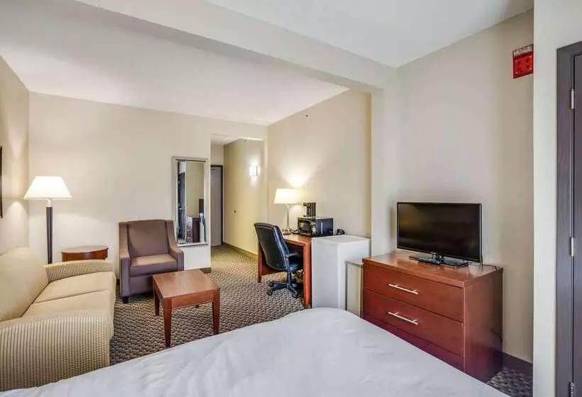 Отель Comfort Suites Stevens Point