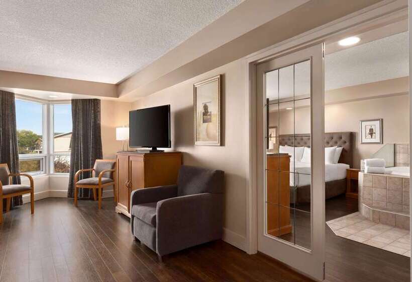 Royal Hotel West Edmonton, Trademark Collection By Wyndham