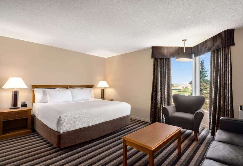 Royal Hotel West Edmonton, Trademark Collection By Wyndham