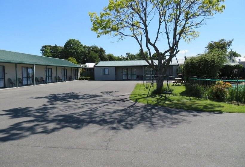 Commodore Court Motel