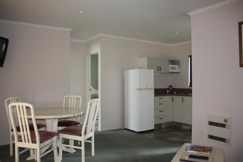 Commodore Court Motel