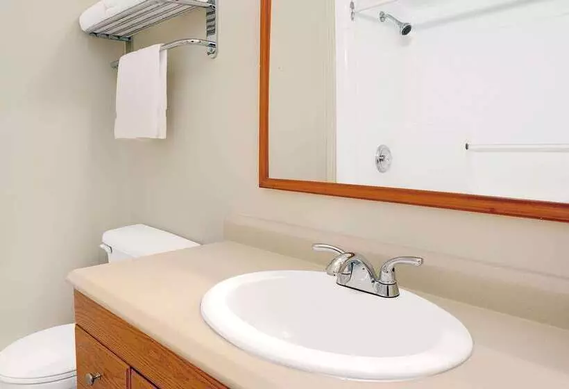 Отель Howard Johnson By Wyndham Lindsay