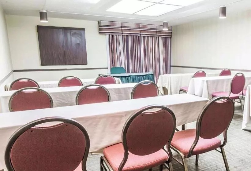 בית מלון כפרי Toronto East Inn