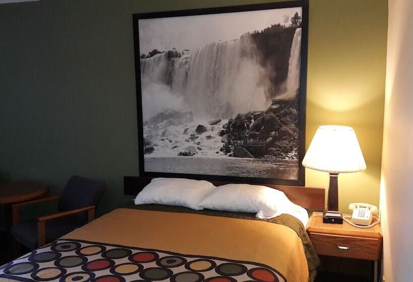 هتل Super 8 By Wyndham Niagara Falls North