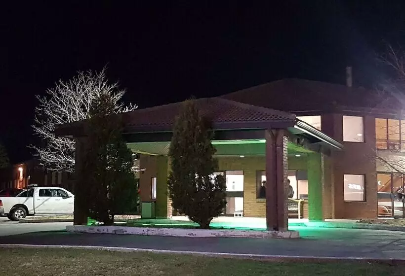 בית מלון כפרי Travelodge By Wyndham Welland