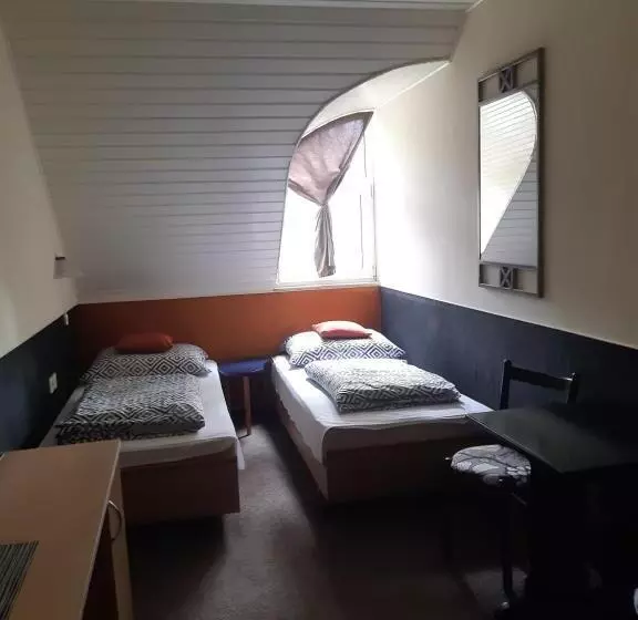 Hotelli Berg Toboz Panzió