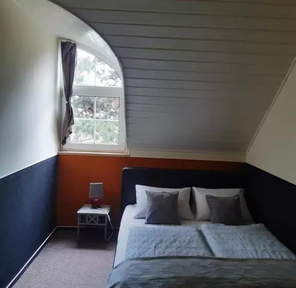 Hotelli Berg Toboz Panzió