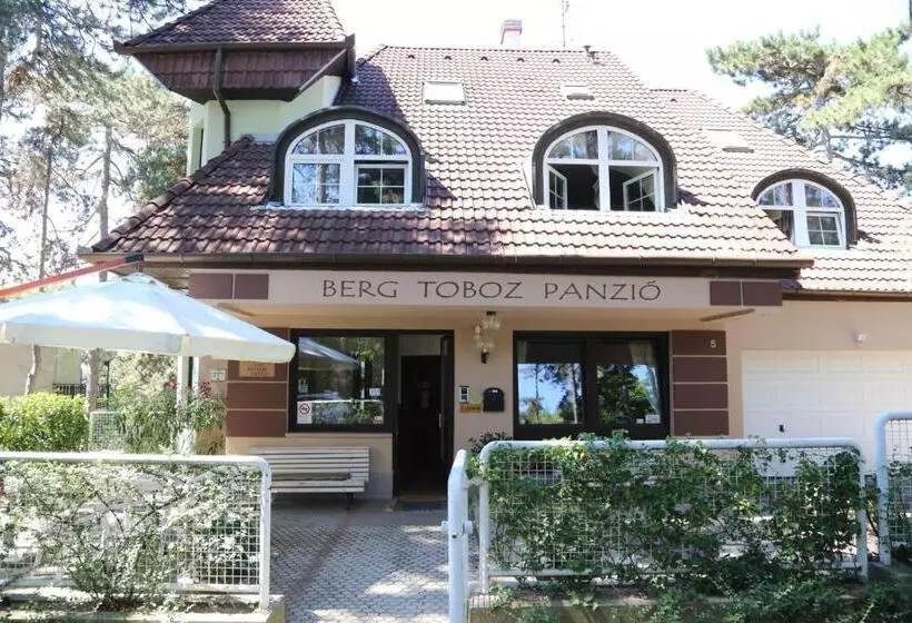 Hotelli Berg Toboz Panzió