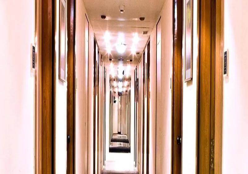 هتل Midtown Pritam