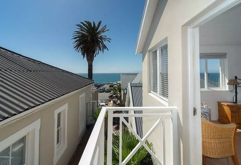 Boulders Beach Hotel, Cafe And Curio