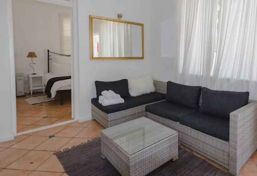 Boulders Beach Hotel, Cafe And Curio