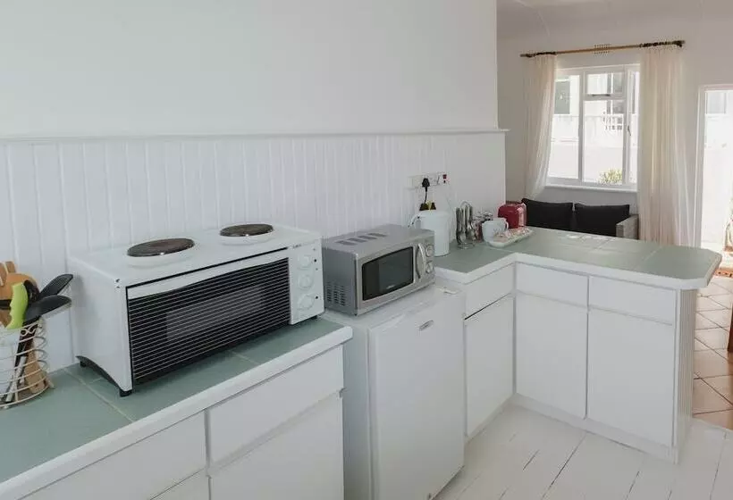 Boulders Beach Hotel, Cafe And Curio