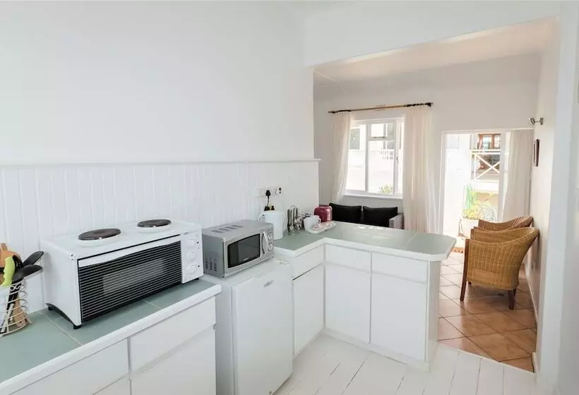 Boulders Beach Hotel, Cafe And Curio