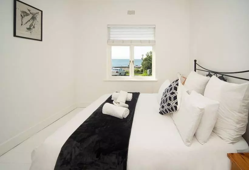 Boulders Beach Hotel, Cafe And Curio