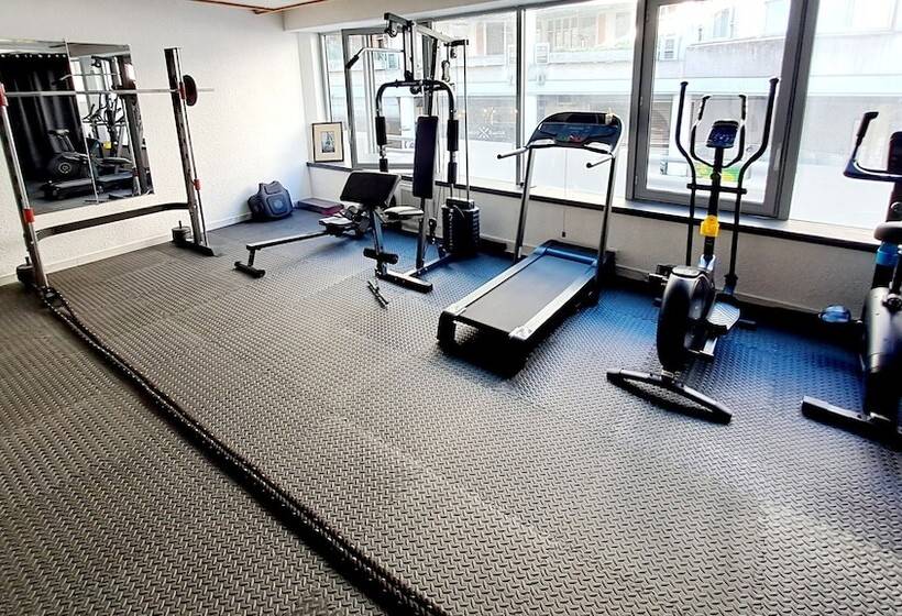 Crystal Hotel Saint Denis Basilique