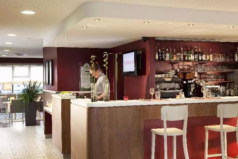 Отель Campanile Epone