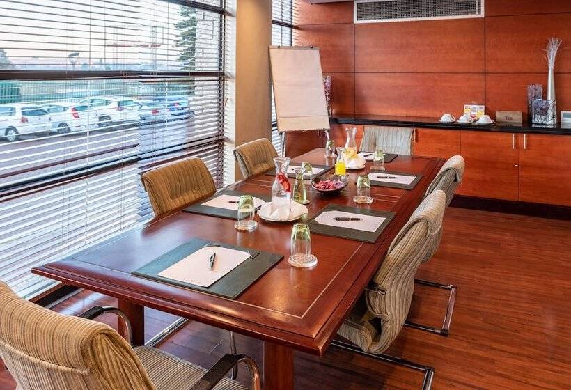City Lodge Hotel Johannesburg Airport, Barbara Road