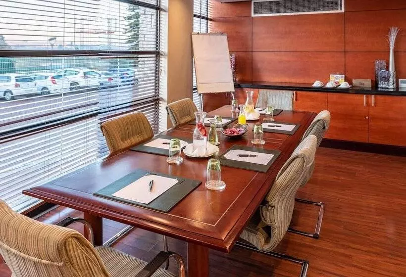 City Lodge Hotel Johannesburg Airport, Barbara Road