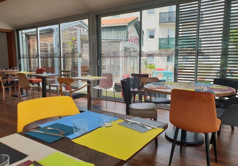 هتل Hôtel Les Genêts Bayonne