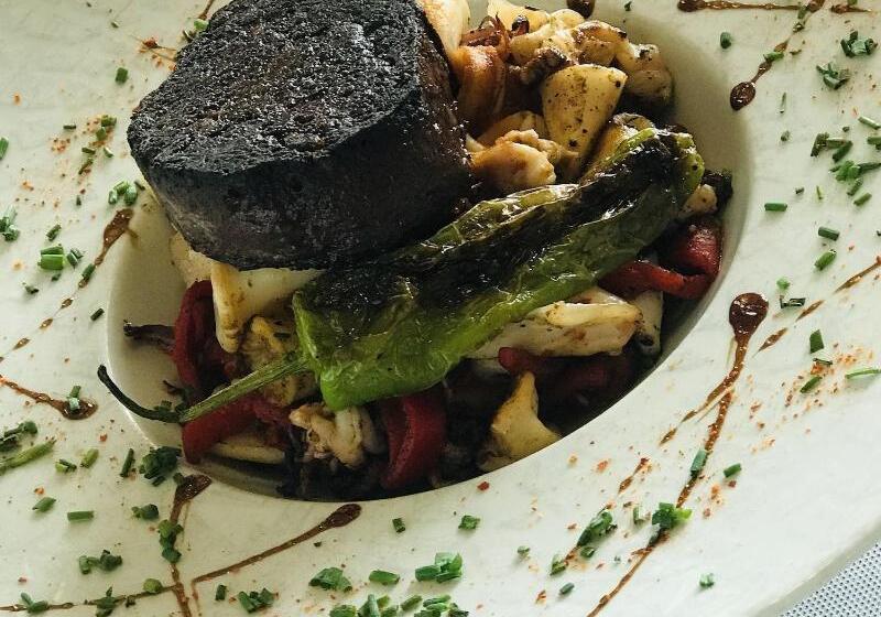 هتل Hôtel Les Genêts Bayonne