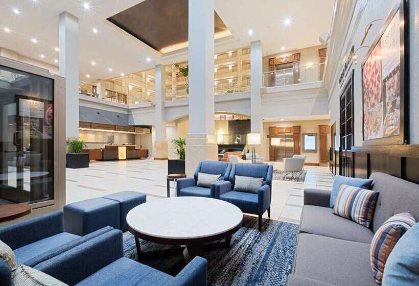 فندق Embassy Suites By Hilton Chicago Downtown River North