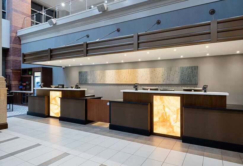 فندق Embassy Suites By Hilton Chicago Downtown River North