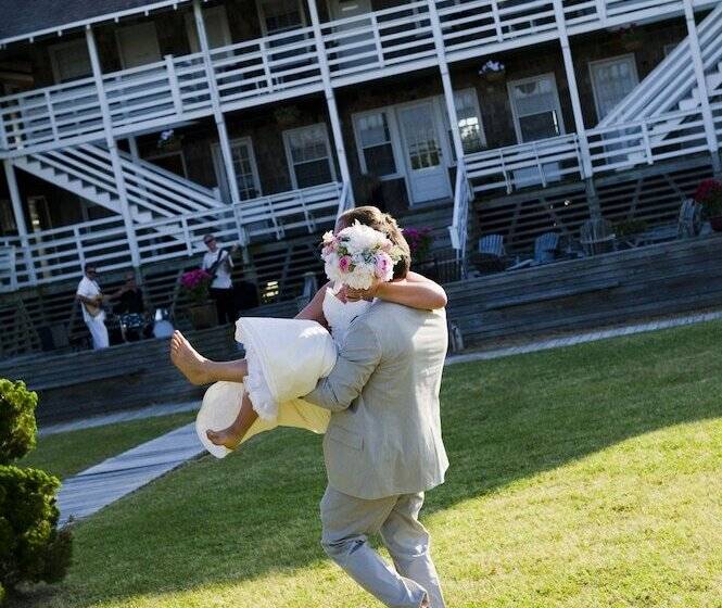 ホテル The First Colony Inn