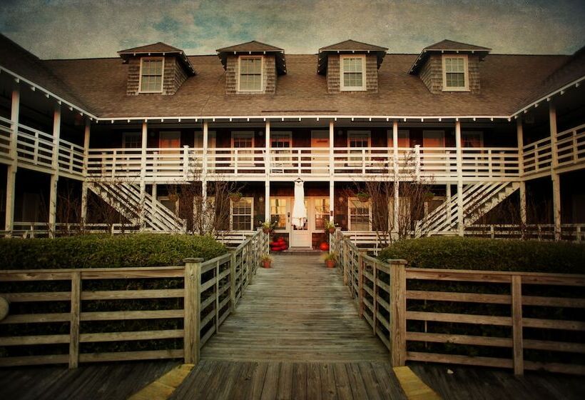 ホテル The First Colony Inn