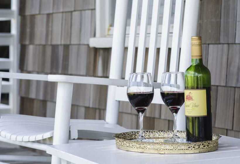 ホテル The First Colony Inn