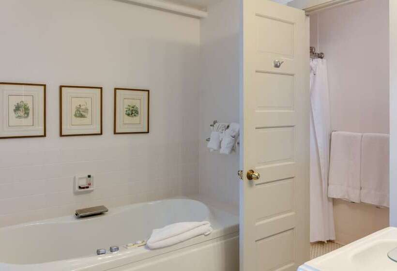 ホテル The First Colony Inn