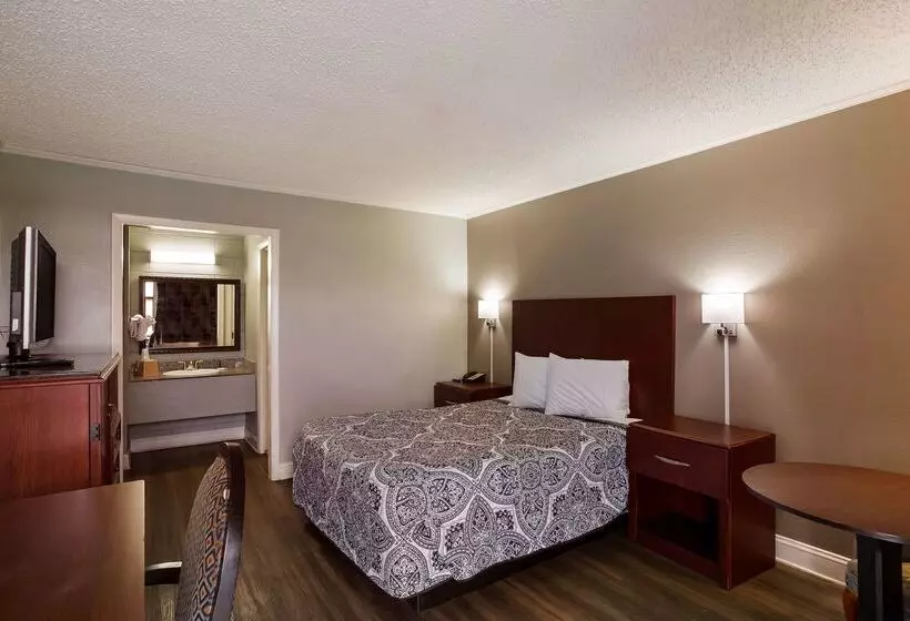 هتل Knights Inn Fayetteville   Fort Bragg