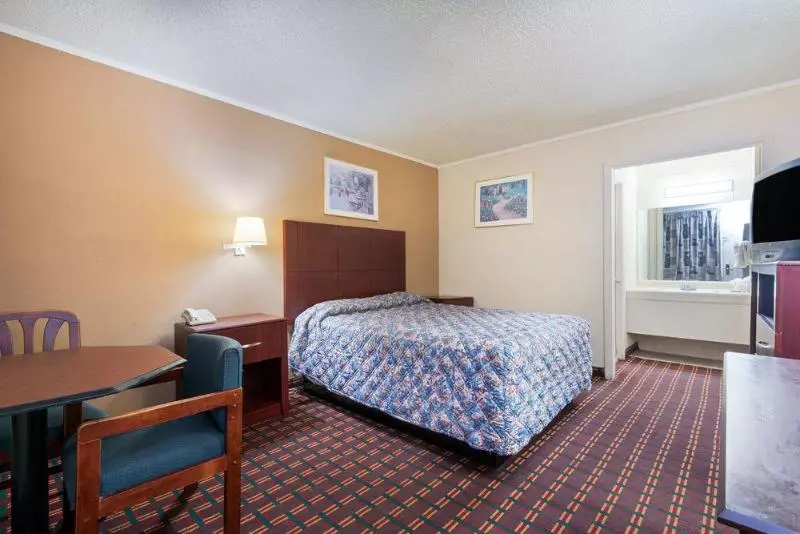 هتل Knights Inn Fayetteville   Fort Bragg