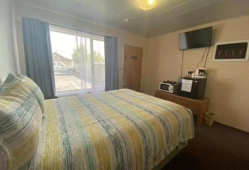 酒店 Lamplighter Lodge