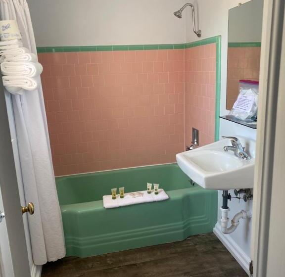 בית מלון כפרי Lamplighter Lodge