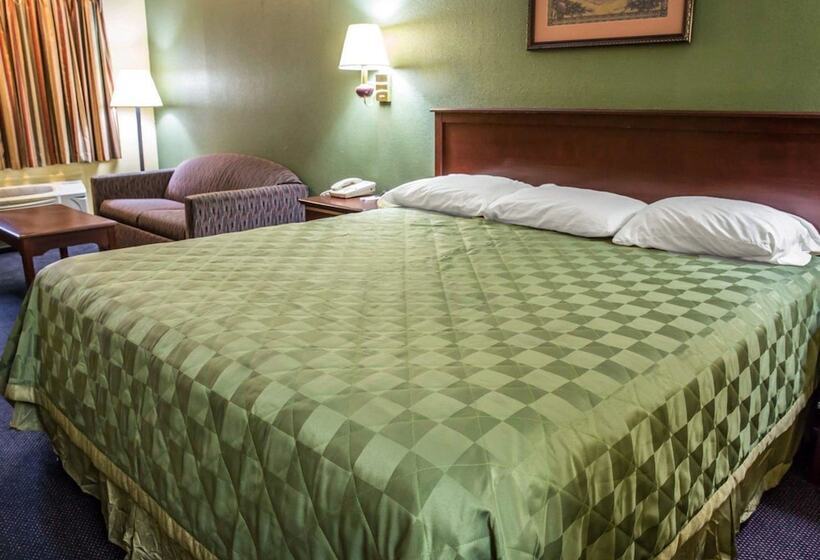 Отель Rodeway Inn & Suites Plymouth Hwy 64