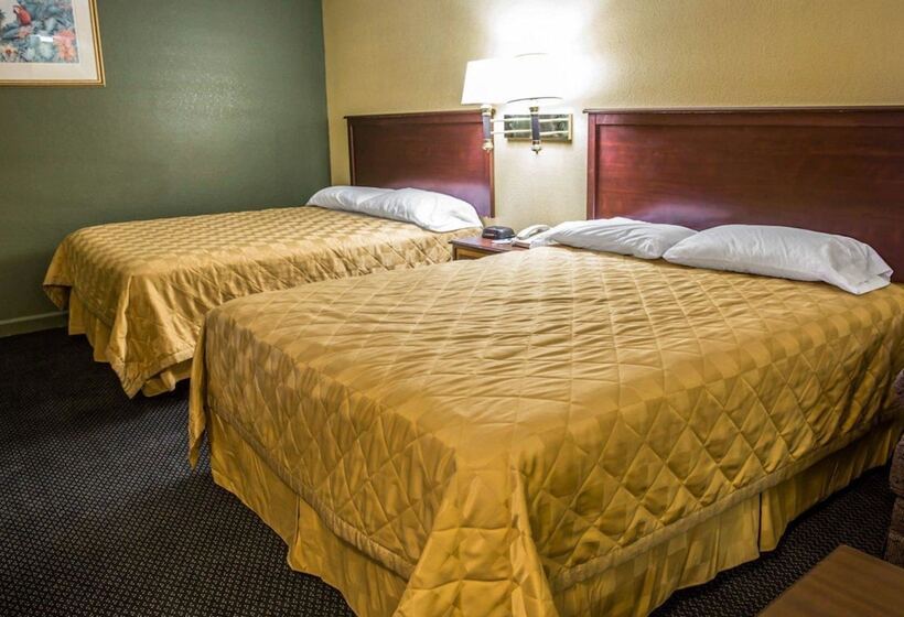 Отель Rodeway Inn & Suites Plymouth Hwy 64