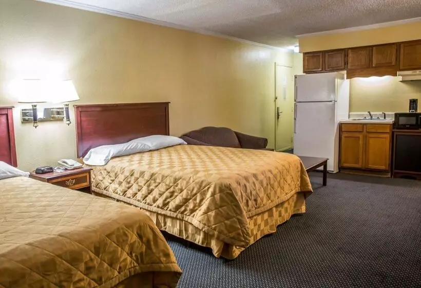 ホテル Rodeway Inn & Suites Plymouth Hwy 64