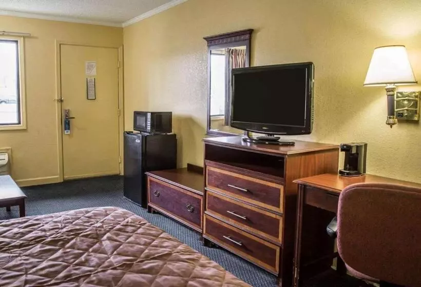 ホテル Rodeway Inn & Suites Plymouth Hwy 64