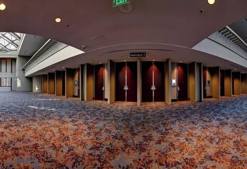 Отель The Westin Peachtree Plaza, Atlanta