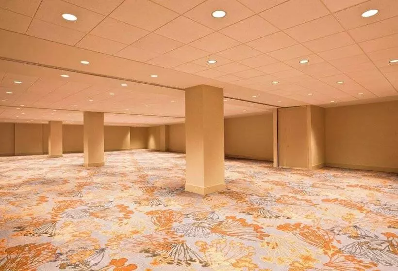 Отель The Westin Peachtree Plaza, Atlanta