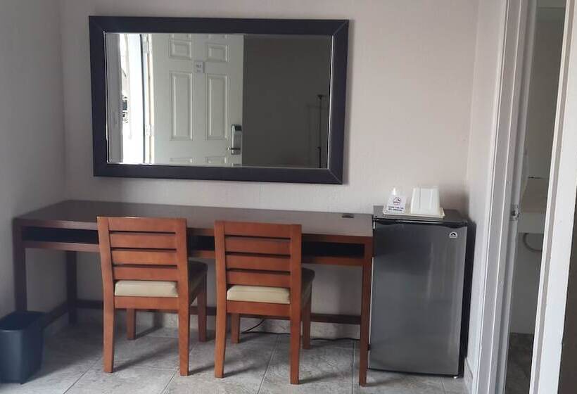 Отель American Regency Inn