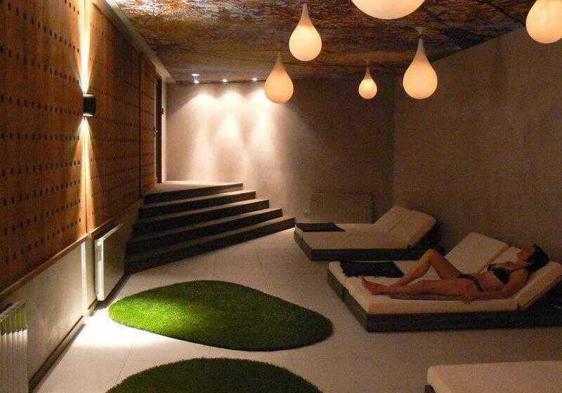 فندق Domaine De La Forêt D Orient, Logis Hôtel, Restaurant, Spa Et Golf