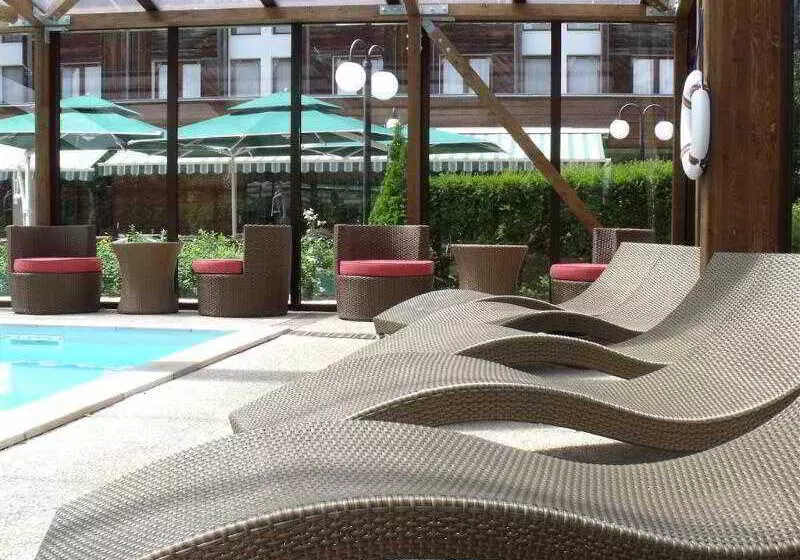 酒店 Domaine De La Forêt D Orient, Logis Hôtel, Restaurant, Spa Et Golf