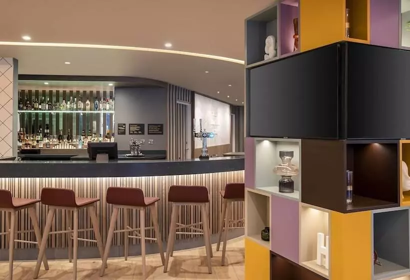 בית מלון כפרי Hampton By Hilton London City