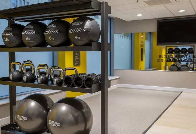 בית מלון כפרי Hampton By Hilton London City